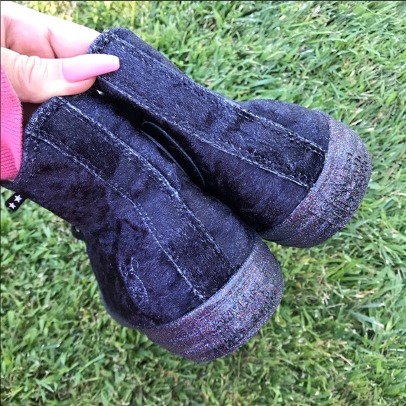 NWOB MILEY CIRUS X CONVERSE VELVET WOMENS SIZE 6 - Picture 5 of 9